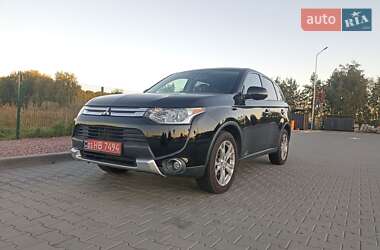 Внедорожник / Кроссовер Mitsubishi Outlander 2015 в Житомире