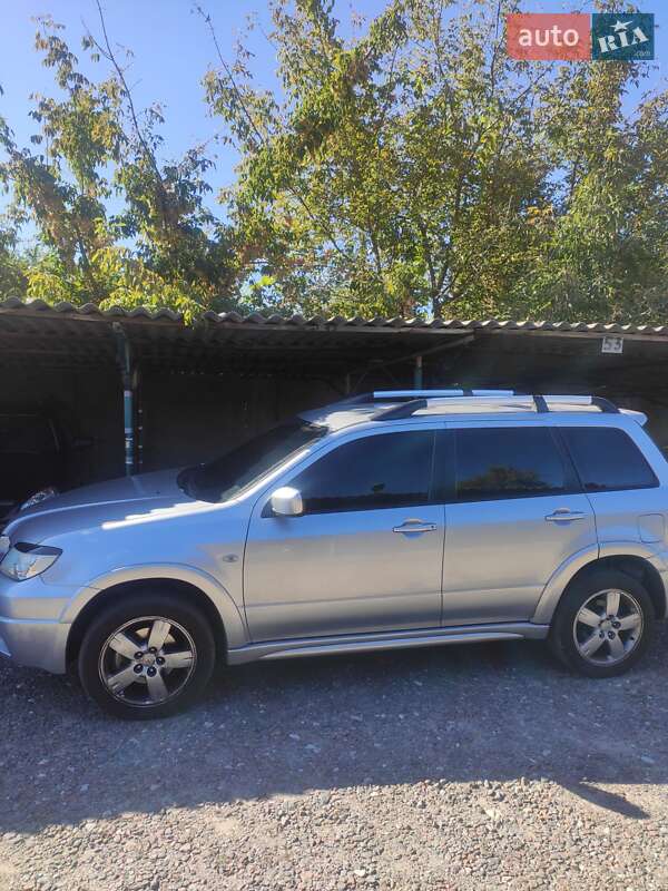 Внедорожник / Кроссовер Mitsubishi Outlander 2007 в Киеве