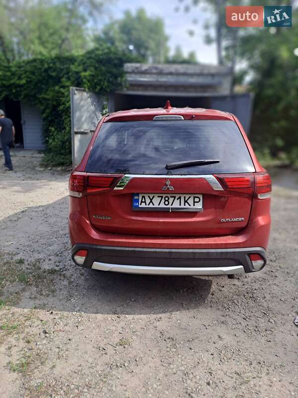 Позашляховик / Кросовер Mitsubishi Outlander 2018 в Харкові