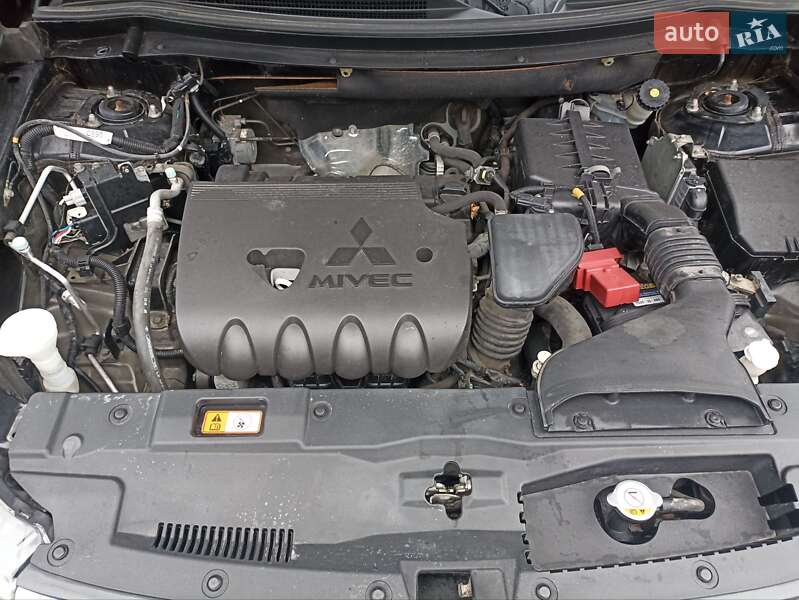 Внедорожник / Кроссовер Mitsubishi Outlander 2015 в Житомире фото 22 Внедорожник / Кроссовер Mitsubishi Outlander 2015 в Житомире