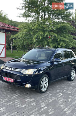 Внедорожник / Кроссовер Mitsubishi Outlander 2013 в 