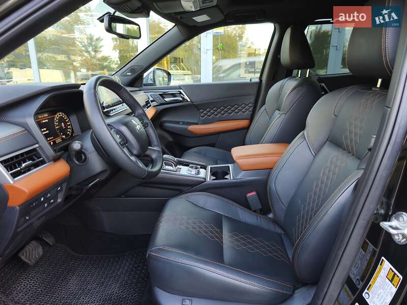 Позашляховик / Кросовер Mitsubishi Outlander 2023 в Дніпрі