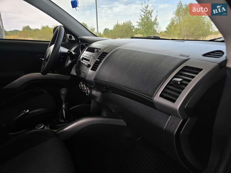 Внедорожник / Кроссовер Mitsubishi Outlander 2010 в Калуше
