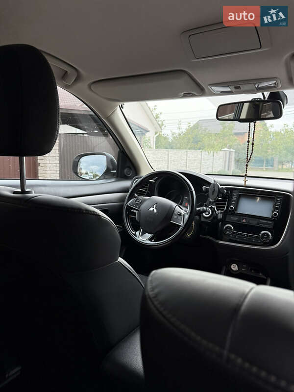 Внедорожник / Кроссовер Mitsubishi Outlander 2016 в Виннице