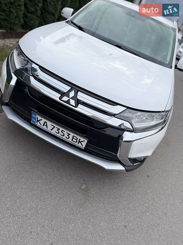 Внедорожник / Кроссовер Mitsubishi Outlander 2016 в Виннице