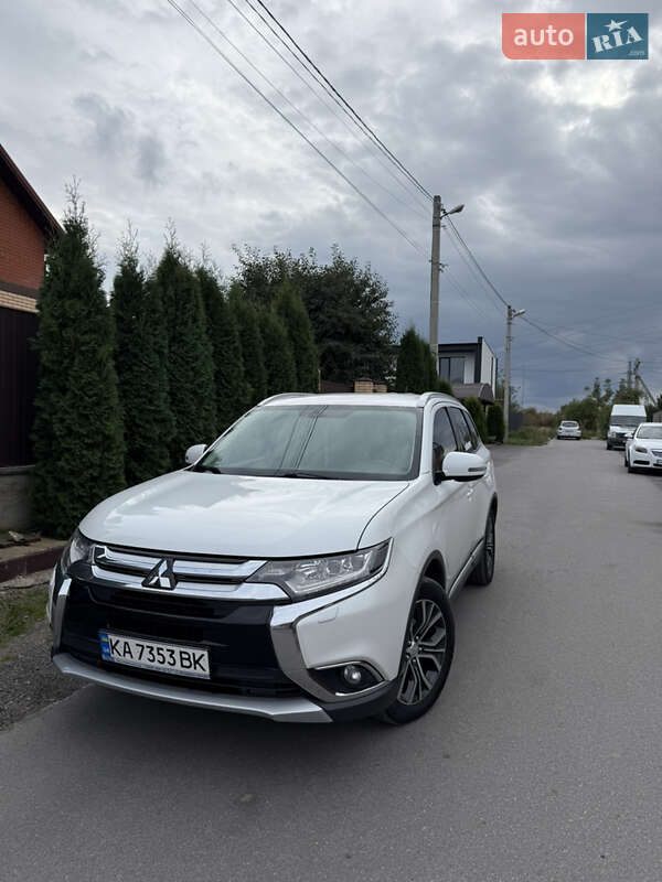 Внедорожник / Кроссовер Mitsubishi Outlander 2016 в Виннице