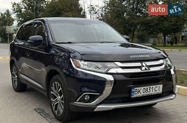 Внедорожник / Кроссовер Mitsubishi Outlander 2016 в Киеве