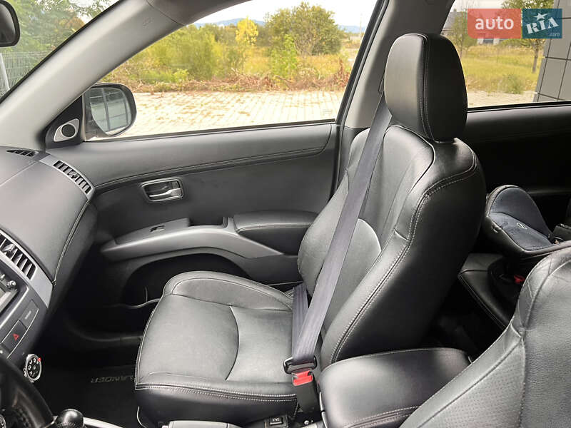 Внедорожник / Кроссовер Mitsubishi Outlander 2012 в Тячеве