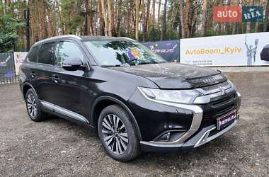 Позашляховик / Кросовер Mitsubishi Outlander 2018 в Києві