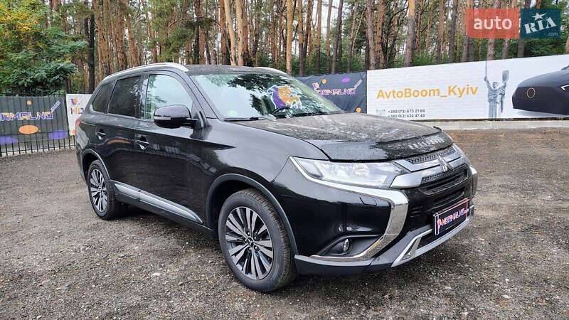 Внедорожник / Кроссовер Mitsubishi Outlander 2018 в Киеве