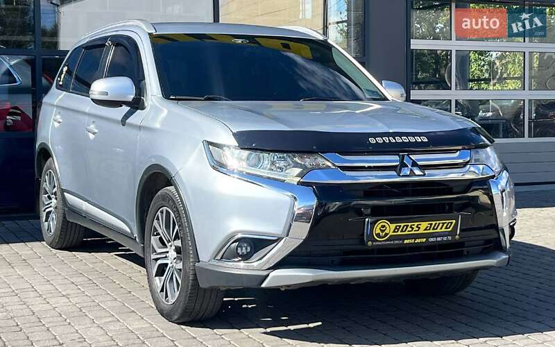 Внедорожник / Кроссовер Mitsubishi Outlander 2015 в 