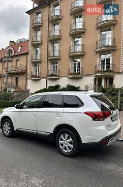 Внедорожник / Кроссовер Mitsubishi Outlander 2021 в 