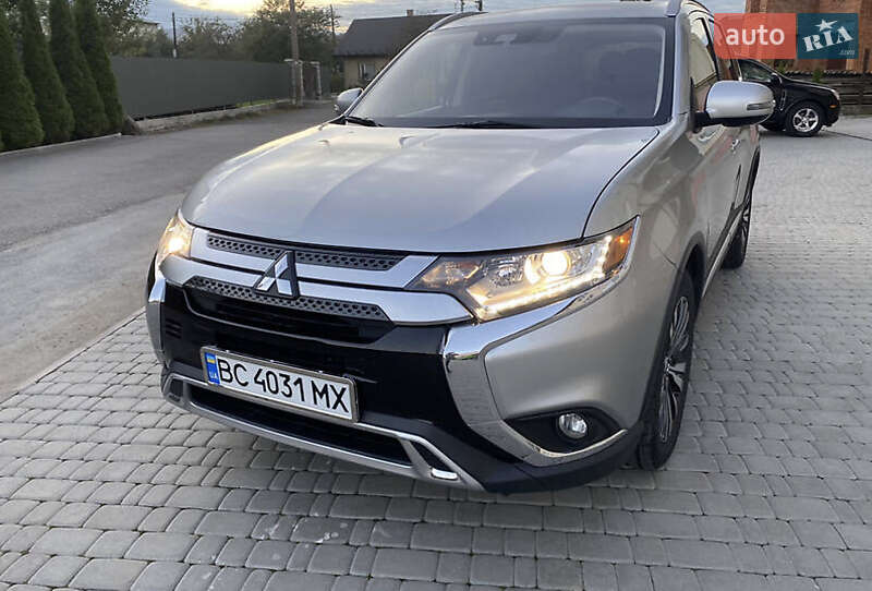 Внедорожник / Кроссовер Mitsubishi Outlander 2020 в Тернополе