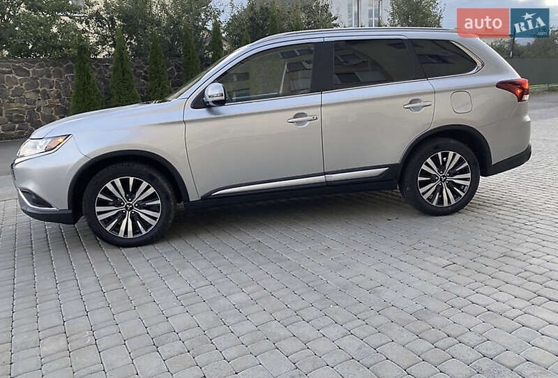 Внедорожник / Кроссовер Mitsubishi Outlander 2020 в Тернополе