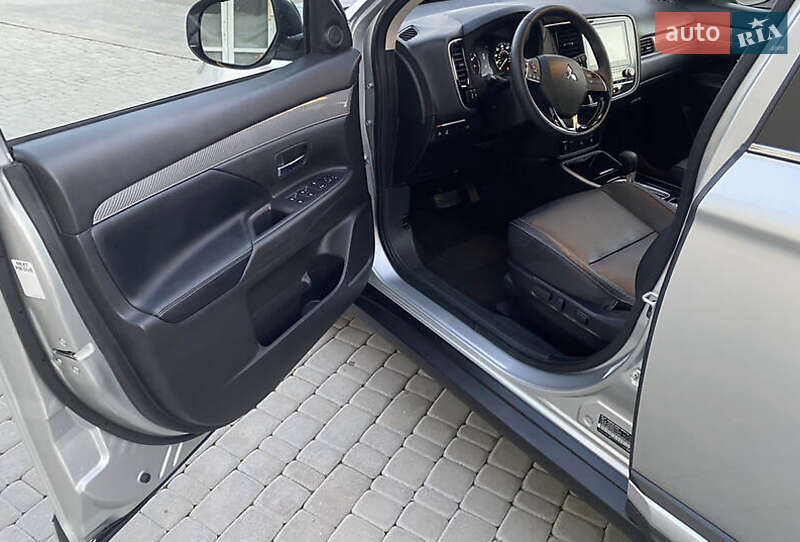Внедорожник / Кроссовер Mitsubishi Outlander 2020 в Тернополе