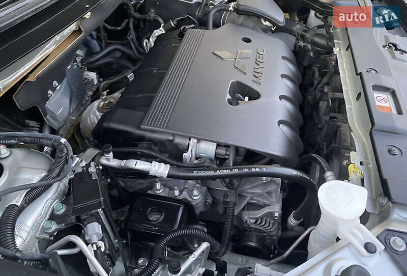 Внедорожник / Кроссовер Mitsubishi Outlander 2020 в Тернополе