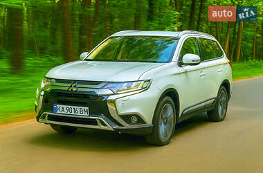 Позашляховик / Кросовер Mitsubishi Outlander 2021 в Києві