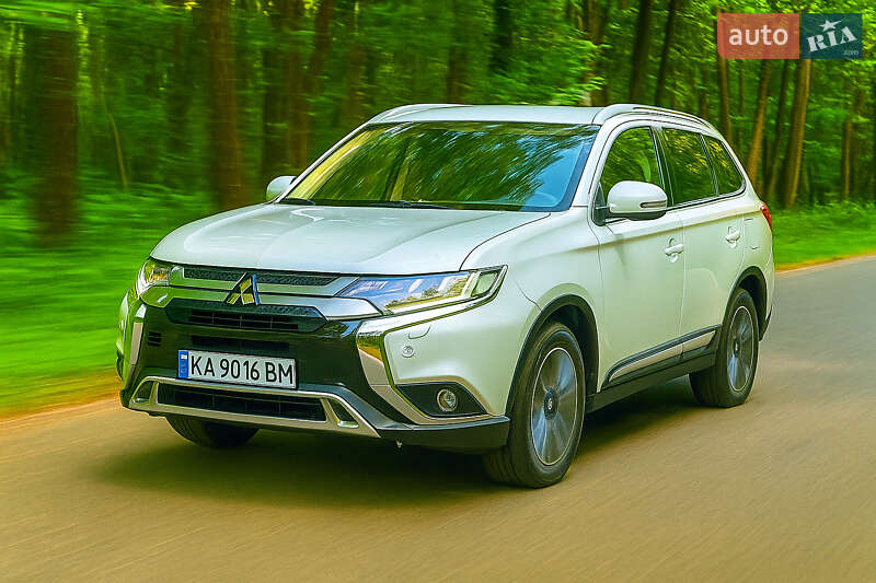 Внедорожник / Кроссовер Mitsubishi Outlander 2021 в 
