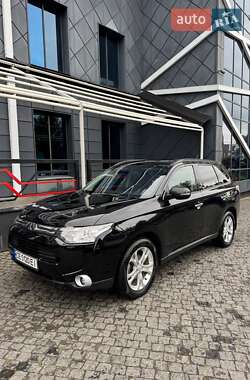 Внедорожник / Кроссовер Mitsubishi Outlander 2013 в Черновцах