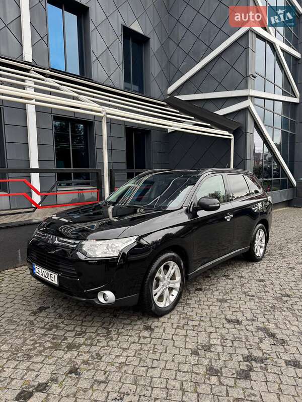 Внедорожник / Кроссовер Mitsubishi Outlander 2013 в 