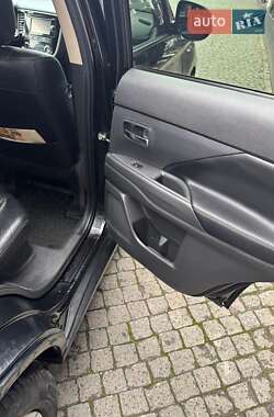 Внедорожник / Кроссовер Mitsubishi Outlander 2013 в 