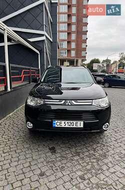 Внедорожник / Кроссовер Mitsubishi Outlander 2013 в 