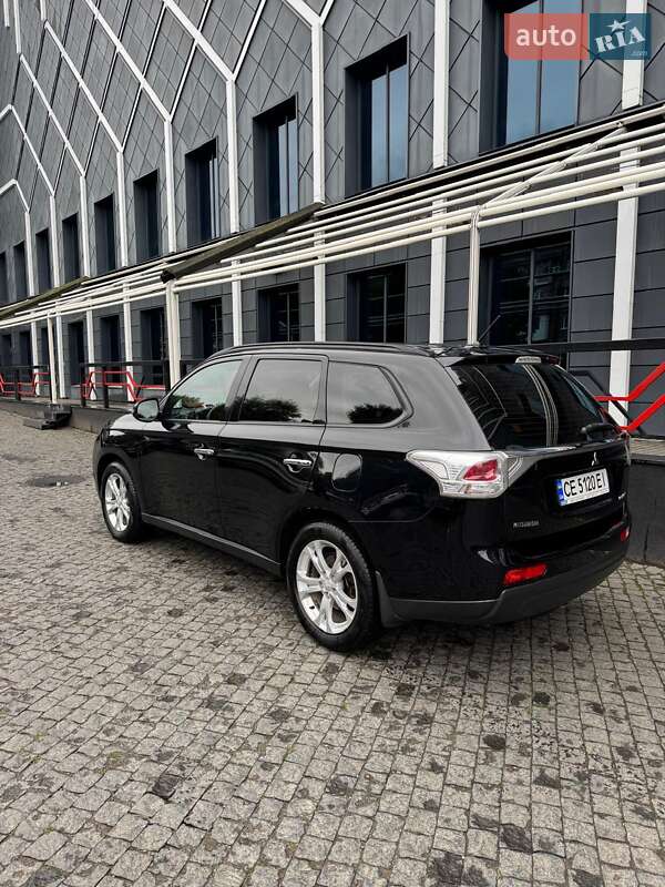Позашляховик / Кросовер Mitsubishi Outlander 2013 в Чернівцях