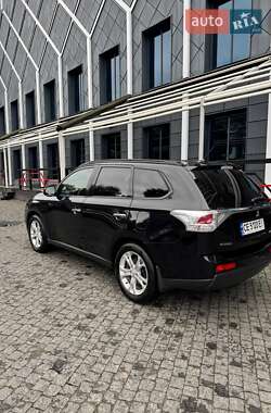 Внедорожник / Кроссовер Mitsubishi Outlander 2013 в 