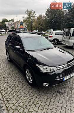Внедорожник / Кроссовер Mitsubishi Outlander 2013 в 