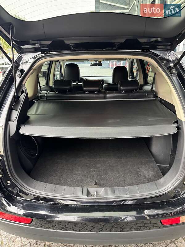 Позашляховик / Кросовер Mitsubishi Outlander 2013 в Чернівцях