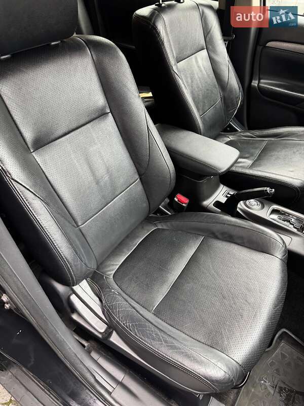 Позашляховик / Кросовер Mitsubishi Outlander 2013 в Чернівцях