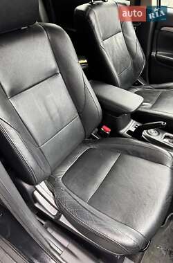Внедорожник / Кроссовер Mitsubishi Outlander 2013 в 