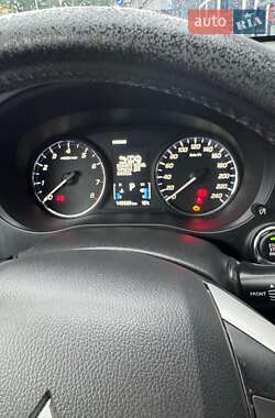 Внедорожник / Кроссовер Mitsubishi Outlander 2013 в 