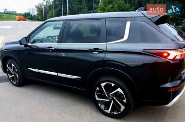 Позашляховик / Кросовер Mitsubishi Outlander 2024 в Києві