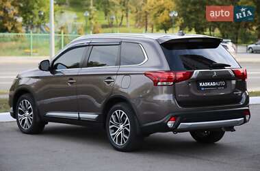 Внедорожник / Кроссовер Mitsubishi Outlander 2015 в 