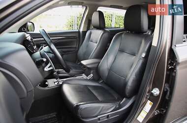 Внедорожник / Кроссовер Mitsubishi Outlander 2015 в 