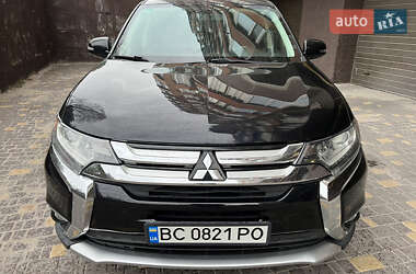 Внедорожник / Кроссовер Mitsubishi Outlander 2015 в 