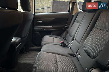 Внедорожник / Кроссовер Mitsubishi Outlander 2015 в 