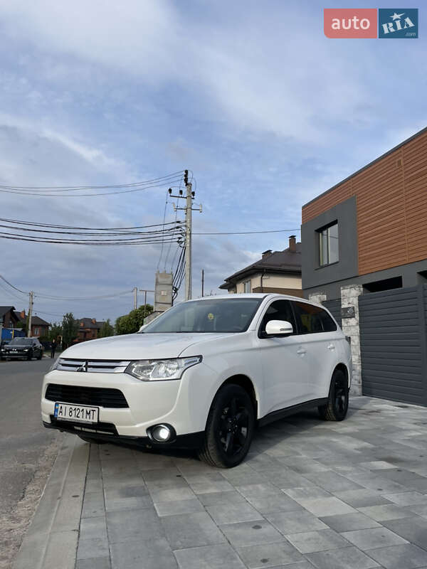 Внедорожник / Кроссовер Mitsubishi Outlander 2014 в Софиевской Борщаговке