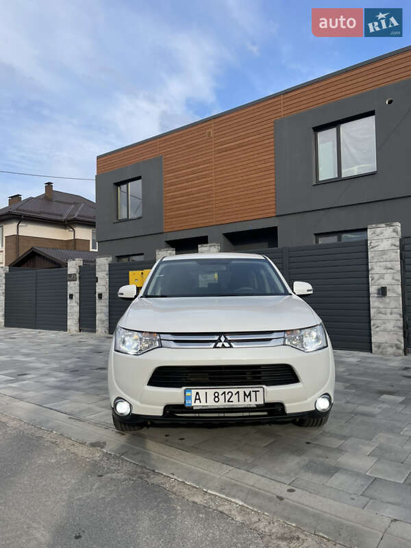 Внедорожник / Кроссовер Mitsubishi Outlander 2014 в Софиевской Борщаговке