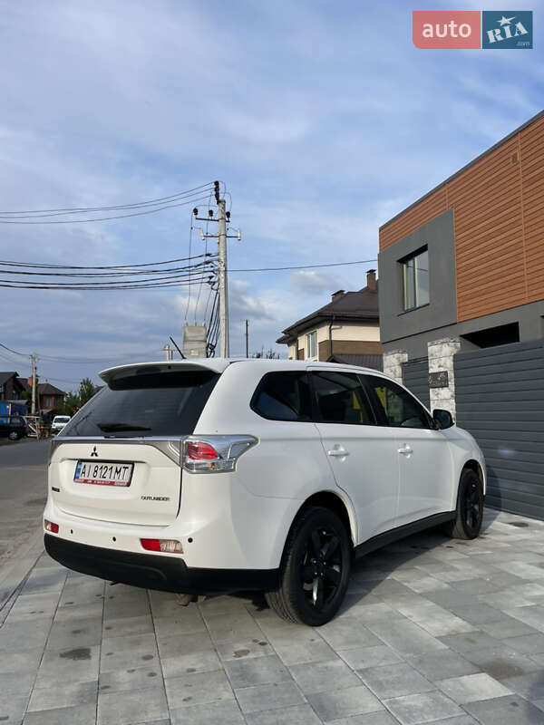 Внедорожник / Кроссовер Mitsubishi Outlander 2014 в Софиевской Борщаговке