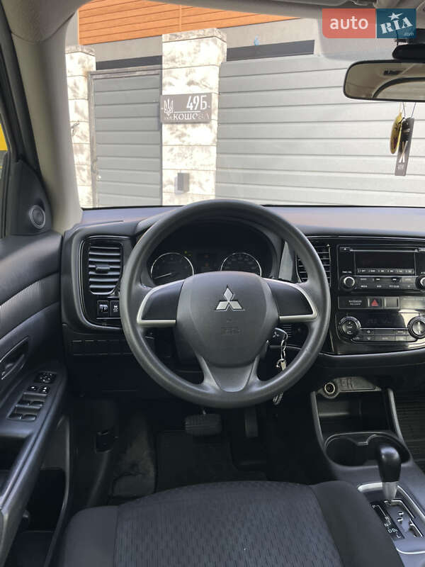 Внедорожник / Кроссовер Mitsubishi Outlander 2014 в Софиевской Борщаговке