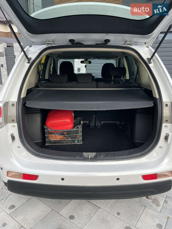 Внедорожник / Кроссовер Mitsubishi Outlander 2014 в Софиевской Борщаговке