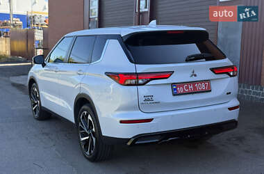 Внедорожник / Кроссовер Mitsubishi Outlander 2023 в 