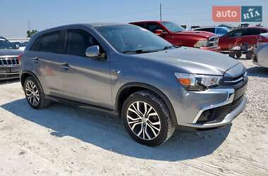 Внедорожник / Кроссовер Mitsubishi Outlander 2018 в 