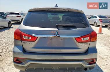 Внедорожник / Кроссовер Mitsubishi Outlander 2018 в 