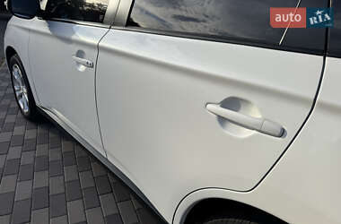 Внедорожник / Кроссовер Mitsubishi Outlander 2013 в 