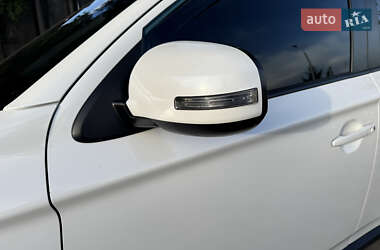 Внедорожник / Кроссовер Mitsubishi Outlander 2013 в 