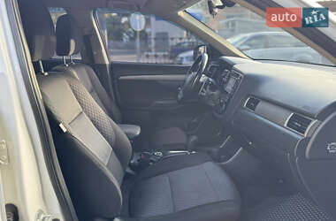 Внедорожник / Кроссовер Mitsubishi Outlander 2013 в 