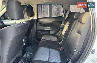 Внедорожник / Кроссовер Mitsubishi Outlander 2013 в 